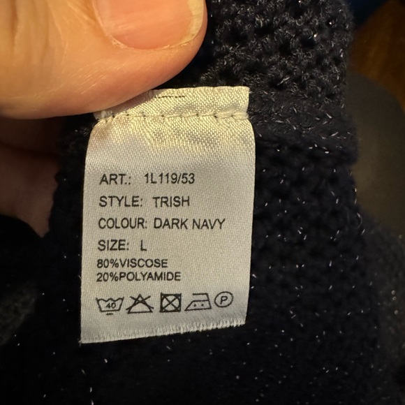 Light weight toper, great over long or short sleeve tops, dress it up or down - Picture 2 of 6